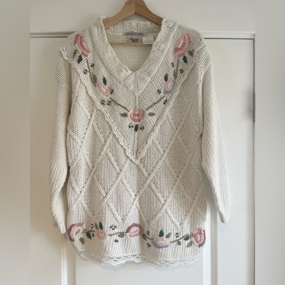 Huntington Ridge Sweaters - Vintage Huntington Ridge Hand Knit Cottage Core Floral Sweater - M